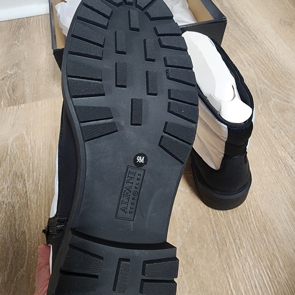 NWT Alfani Tompson white black puffer booties winter snow zip boots 9 - Picture 7 of 9
